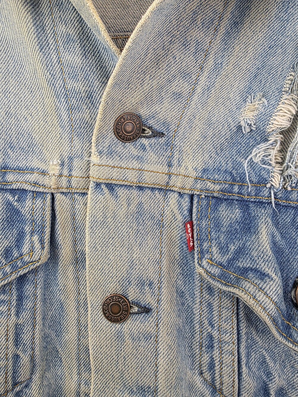 Levi's Vintage 80's Blue Denim Type III Trucker Distressed Jacket Size 42 - Picture 6 of 12